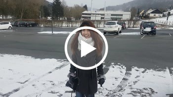 OUTDOOR-PISS Meine Fotze erfriert!! - 18, brünett, fotze, frau, Kim-Rose, natursekt, nett, outdoor, Pissen, porno, rasiert, solo, Swingerclubbesuch