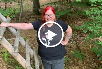 Pissen vom... äh, vorm Hochsitz - Abby-Strange, arschloch, dicke, frau, maledom, meine pussy, nahaufnahme, natursekt, pinkeln, Pissen, porno, Pussy, rasiert, rothaarig, solo, von hinten, wald