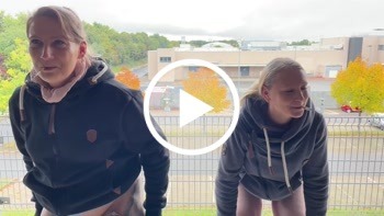 Pinkel Duo - blond, crazy, duo, Europäisch, frau, freundin, Lana-Orlova, Macht, natursekt, outdoor, pinkeln, porno, public, rasiert, rauchen, spa