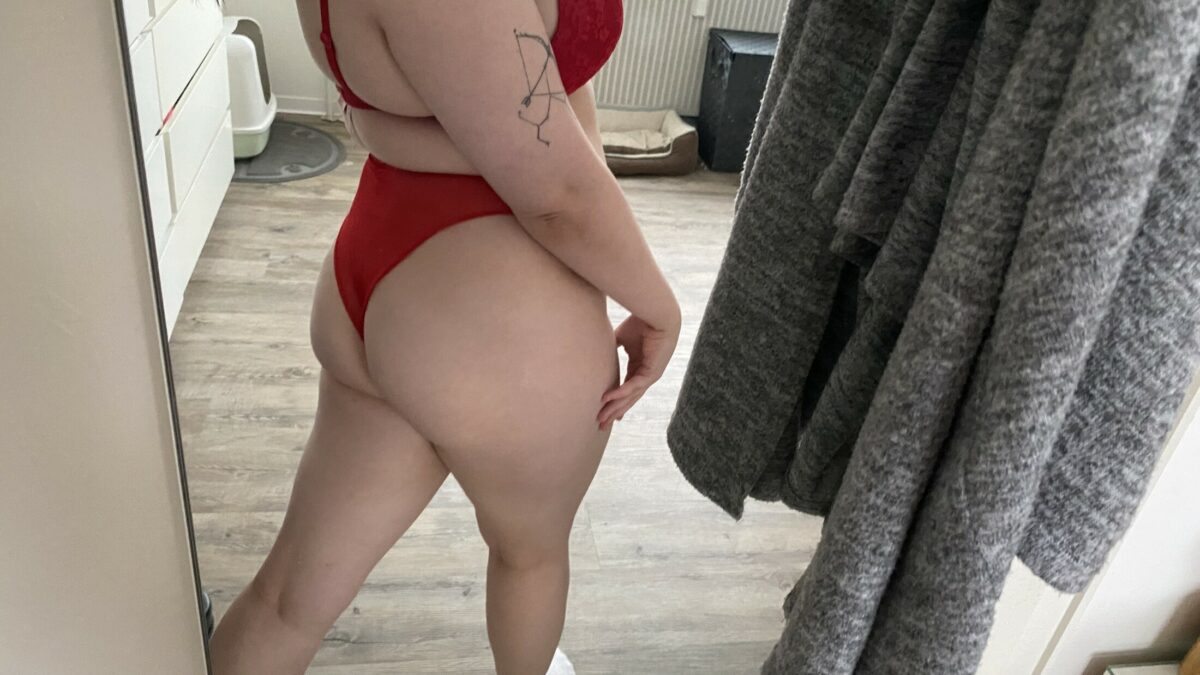 PaulinaPlus - private Porno Darstellerin- 69, Dirtytalk, Sexspielzeuge, Tittenfick, Rollenspiele, Fuß-Fetisch, Devote Rollen, Dominante Rollen