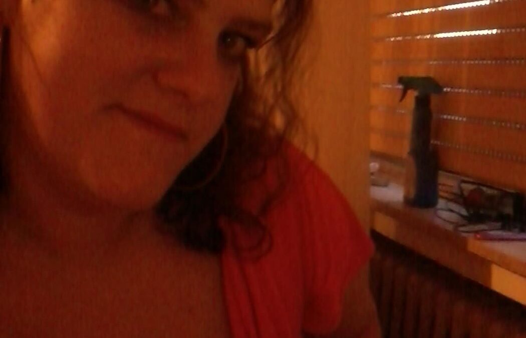 FlotteBien84 - private Porno Darstellerin- Dirtytalk, Zeigen in der Öffentlichkeit, Große Brüste, Lesbische Spiele, Doppelte Penetrationen, Nylon-Strapserotik, Entführungsspiele, Schulerziehung, Partnererziehung