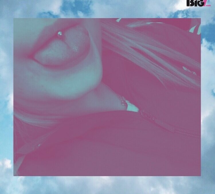 xBlueberryKushx - Amateur Porno Darsteller