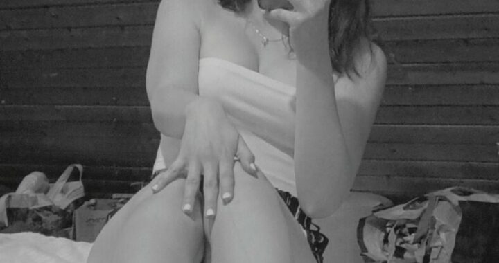 silencenicegurl - private Porno Darstellerin- Girlfriendsex, Dirtytalk, Sexspielzeuge, Gegenstände einführen, Nylon-Strapserotik, High-Heels, Fuß-Fetisch
