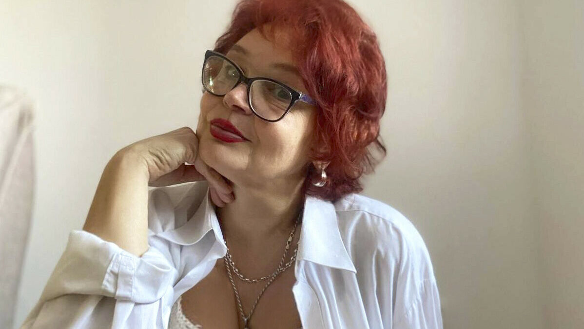 Du brauchst eine nette geile reife Frau für heiße Momente hier? Dann bist du hier genau richtig! Ich weiss meine 2 geilen Kugelchen zu verwenden ;) Du wirst es nicht bereuen, wenn du mich siehst und meine Fantasien erfährst !.Magst du Dich überzeugen? ich bin auch nackt gerne