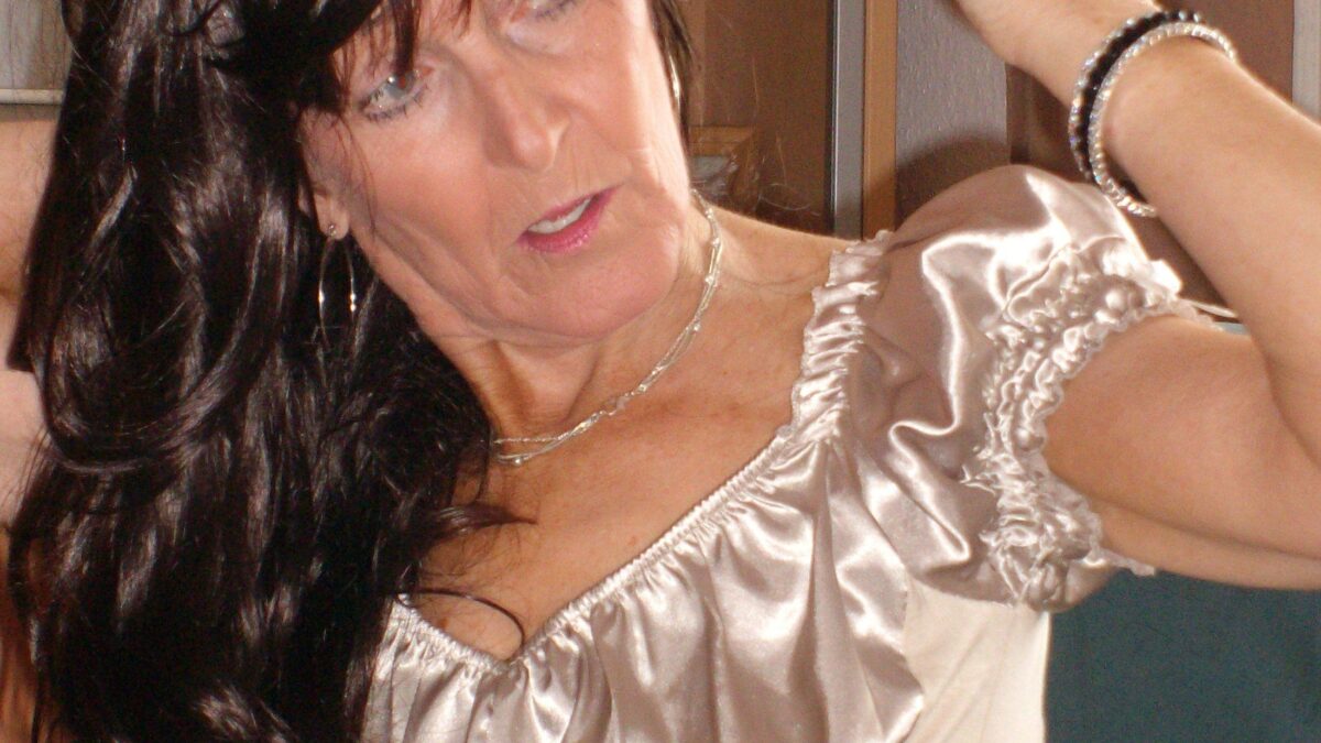 dreilochmoni - private Porno Darstellerin- 69, Dirtytalk, Analsex, Sexspielzeuge, Gegenstände einführen, Deepthroating (Hardcore Blasen), Rimming (Polecken), Gesichtsbesamung, Eier lecken, Dreier , Doppelte Penetrationen, Gruppensex , High-Heels, Doktor-Spiele, Natursekt aktiv, Dominante Rollen, Bondage, Rasur, Fisting
