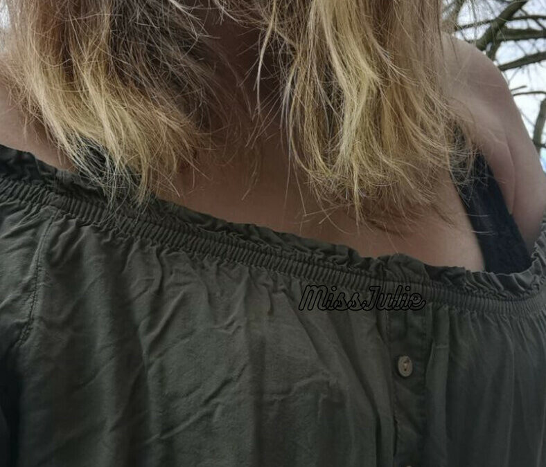 Hallo, schön dich hier zu treffen. Mit mir kannst du Spaß haben, oder auch ganz in Ruhe entspannen und einfach nur du sein, denn in mir vereint sich das Brave und das Böse. Lass uns gemeinsam herausfinden, wo unsere Reise hingeht.
