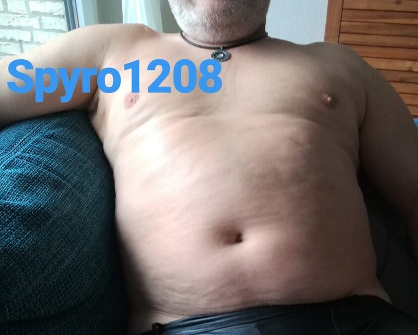 Spyro - private Porno Darstellerin- 69, Analsex, Zeigen in der Öffentlichkeit, Sexspielzeuge, Tittenfick, Deepthroating (Hardcore Blasen), Face-Sitting, Eier lecken, Große Brüste, Dreier , Sex-Parties, Nylon-Strapserotik, High-Heels, Fuß-Fetisch, Lack,Leder, Latex