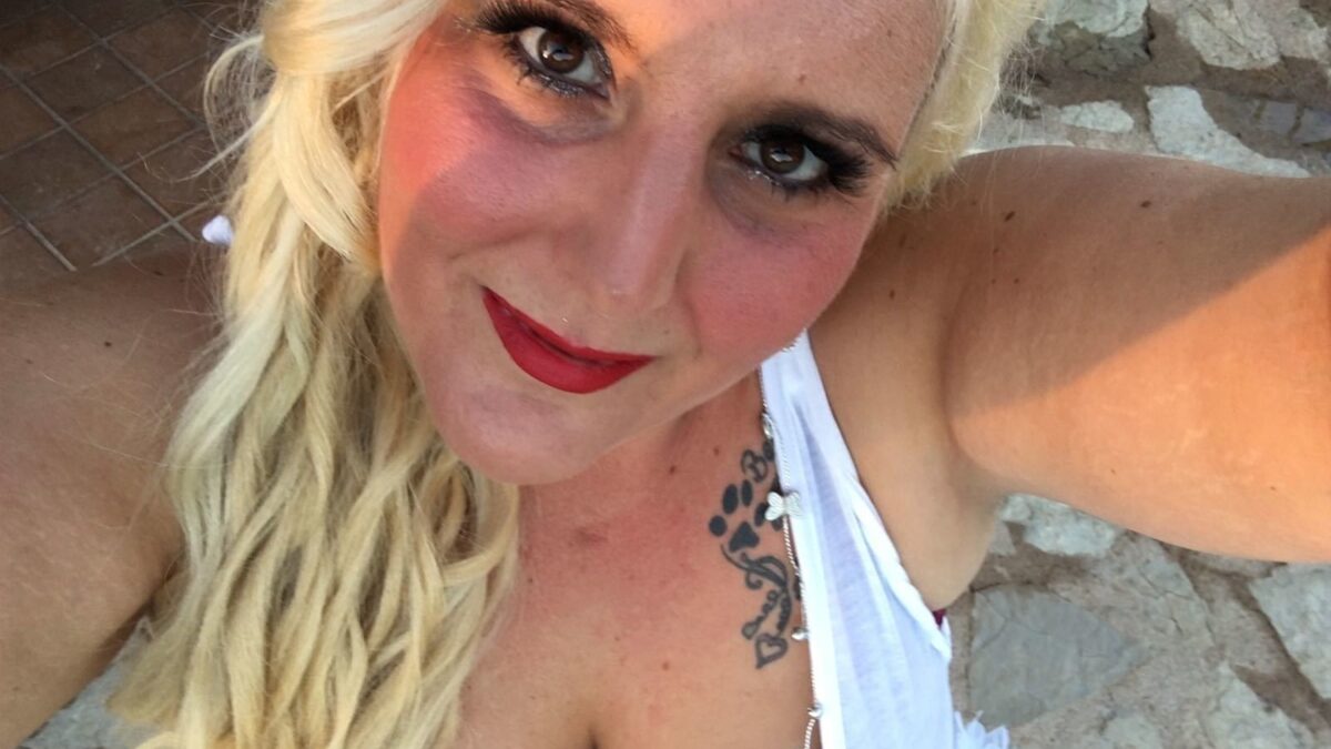 BecciDeluxe - private Porno Darstellerin- 69, Dirtytalk, Analsex, Sexspielzeuge, Tittenfick, Eier lecken, Große Schwänze, Rollenspiele, Dreier , Fuß-Fetisch, Doktor-Spiele, Dominante Rollen, Demütigung, Eingipsen