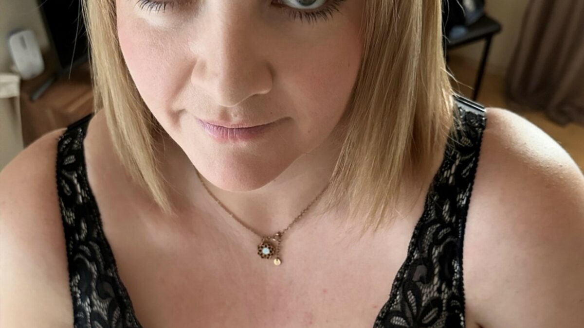 TinaCurv - private Porno Darstellerin- Dirtytalk, Sexspielzeuge, Tittenfick, Gesichtsbesamung, Face-Sitting, Eier lecken, Creampie, Große Schwänze, Große Brüste, Swingen, Rollenspiele, Fuß-Fetisch, Devote Rollen, Dominante Rollen, Demütigung, Rasur, Versklavung aktiv , Verhöre, Vorführung, Partnererziehung