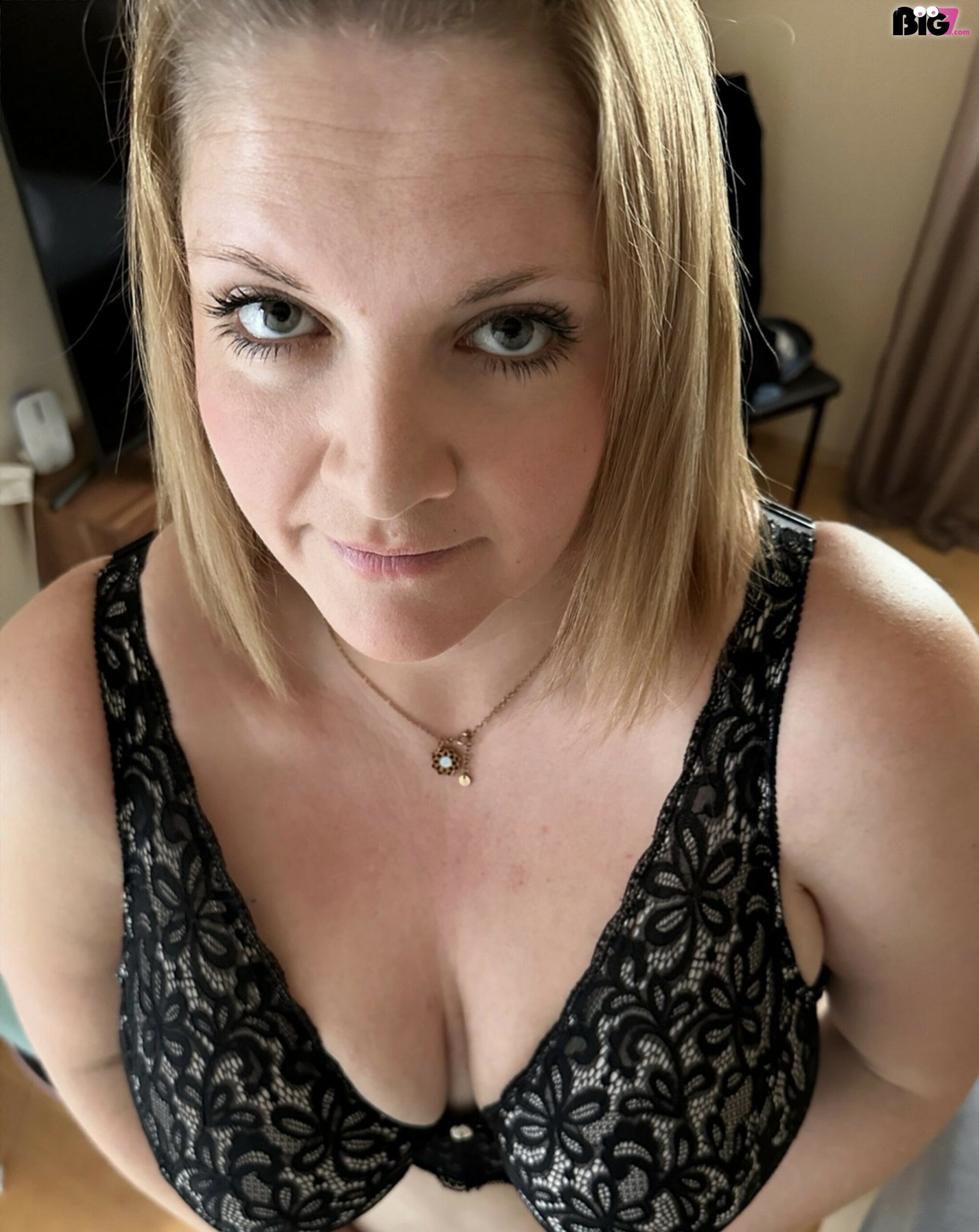 TinaCurv - private Porno Darstellerin- Dirtytalk, Sexspielzeuge, Tittenfick, Gesichtsbesamung, Face-Sitting, Eier lecken, Creampie, Große Schwänze, Große Brüste, Swingen, Rollenspiele, Fuß-Fetisch, Devote Rollen, Dominante Rollen, Demütigung, Rasur, Versklavung aktiv , Verhöre, Vorführung, Partnererziehung