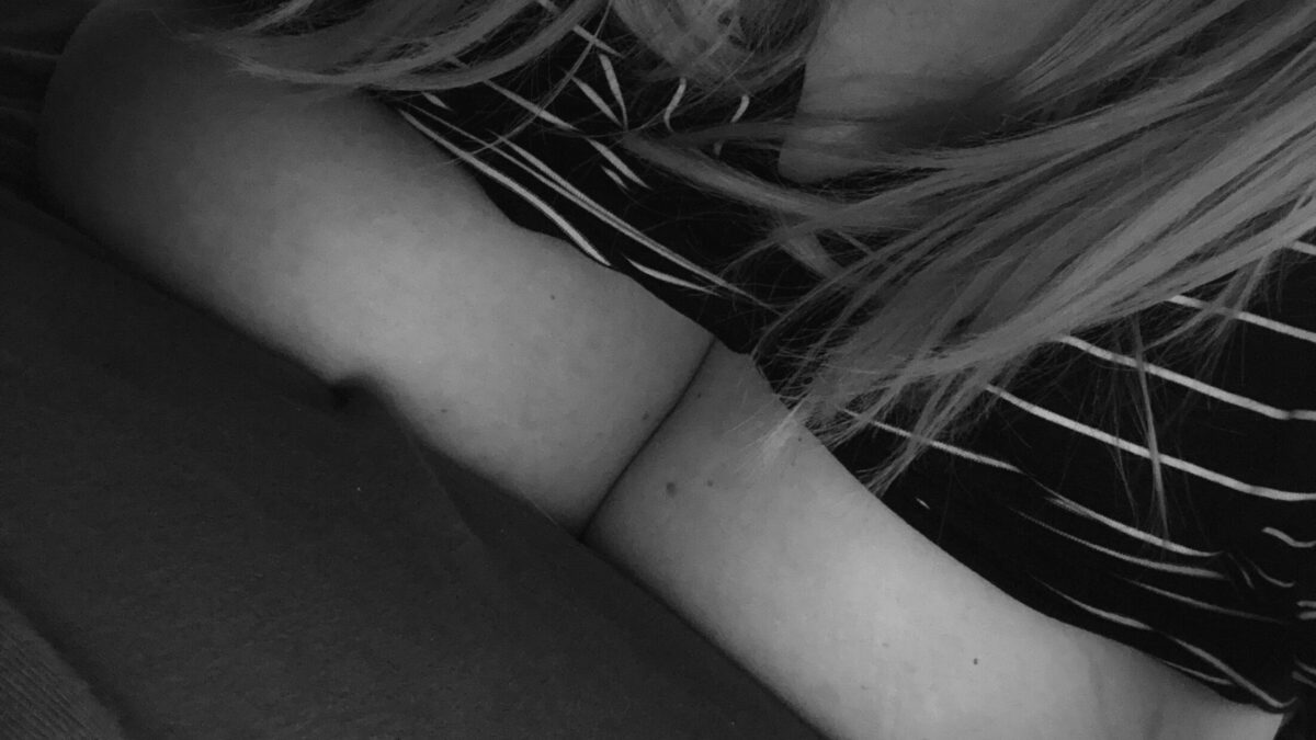 dirtytalkwithme - private Porno Darstellerin- 69, Girlfriendsex, Dirtytalk, Tittenfick, Deepthroating (Hardcore Blasen), Gesichtsbesamung, Face-Sitting, Eier lecken, Große Schwänze, Große Brüste, Lesbische Spiele, Rollenspiele, Dreier , Doktor-Spiele, Maskenspiele, Devote Rollen, Dominante Rollen, Fisting