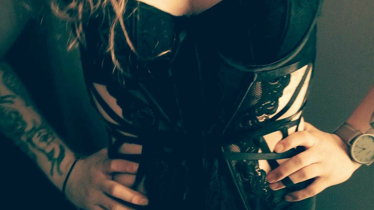 Kimi18 - private Porno Darstellerin- 69, Dirtytalk, Deepthroating (Hardcore Blasen), Face-Sitting, Eier lecken, Creampie, Interracial, Große Schwänze, Dreier , Doppelte Penetrationen, Sex-Parties, Dominante Rollen, Demütigung