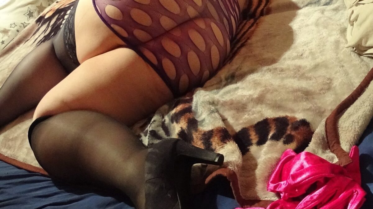 Hey schön das Du auf unseren Profil gelandet bist. Wir sind Vanessa (Vani)  & Jordan ein junges Paar aus Sachsen das Sex liebt.

Wir probieren dabei gern Neues aus und Lieben Outdoor & zeigen uns gern vor der Kamera & Webcam. 
Ich (Vanessa) bin eine nimmersatte Sperma Stute,  ich Reite für mein leben Gerne.

Wir sind auch für einen 3 er offen.
Lust dann Melde Dich  Trau Dich! Greets Vanessa & Jordan