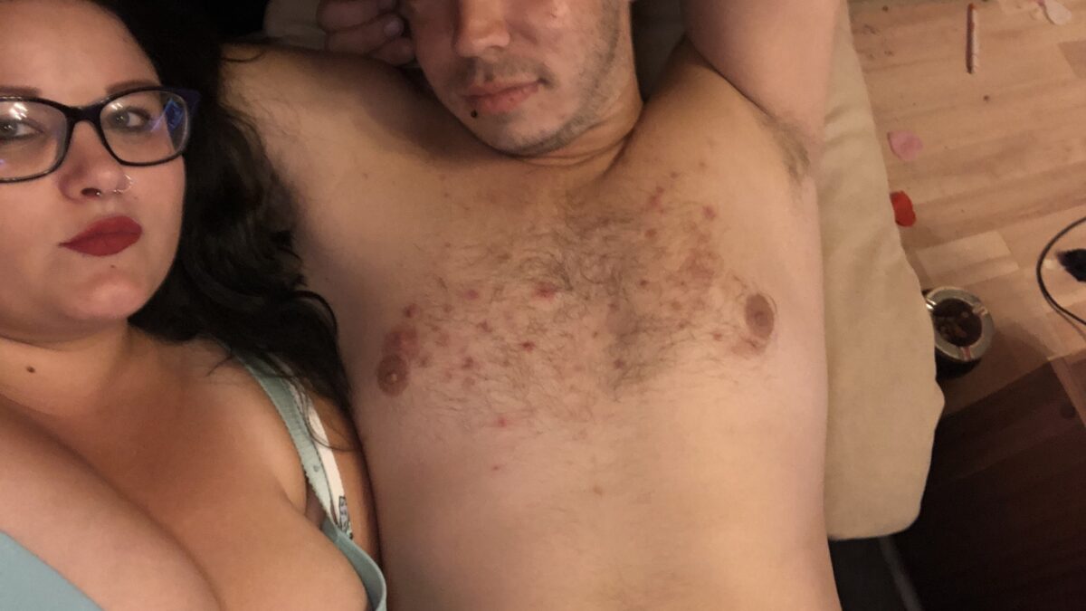 MrandMrs - private Porno Darstellerin- 69, Sexspielzeuge, Tittenfick, Eier lecken, Große Brüste, Nylon-Strapserotik, High-Heels, Dominante Rollen