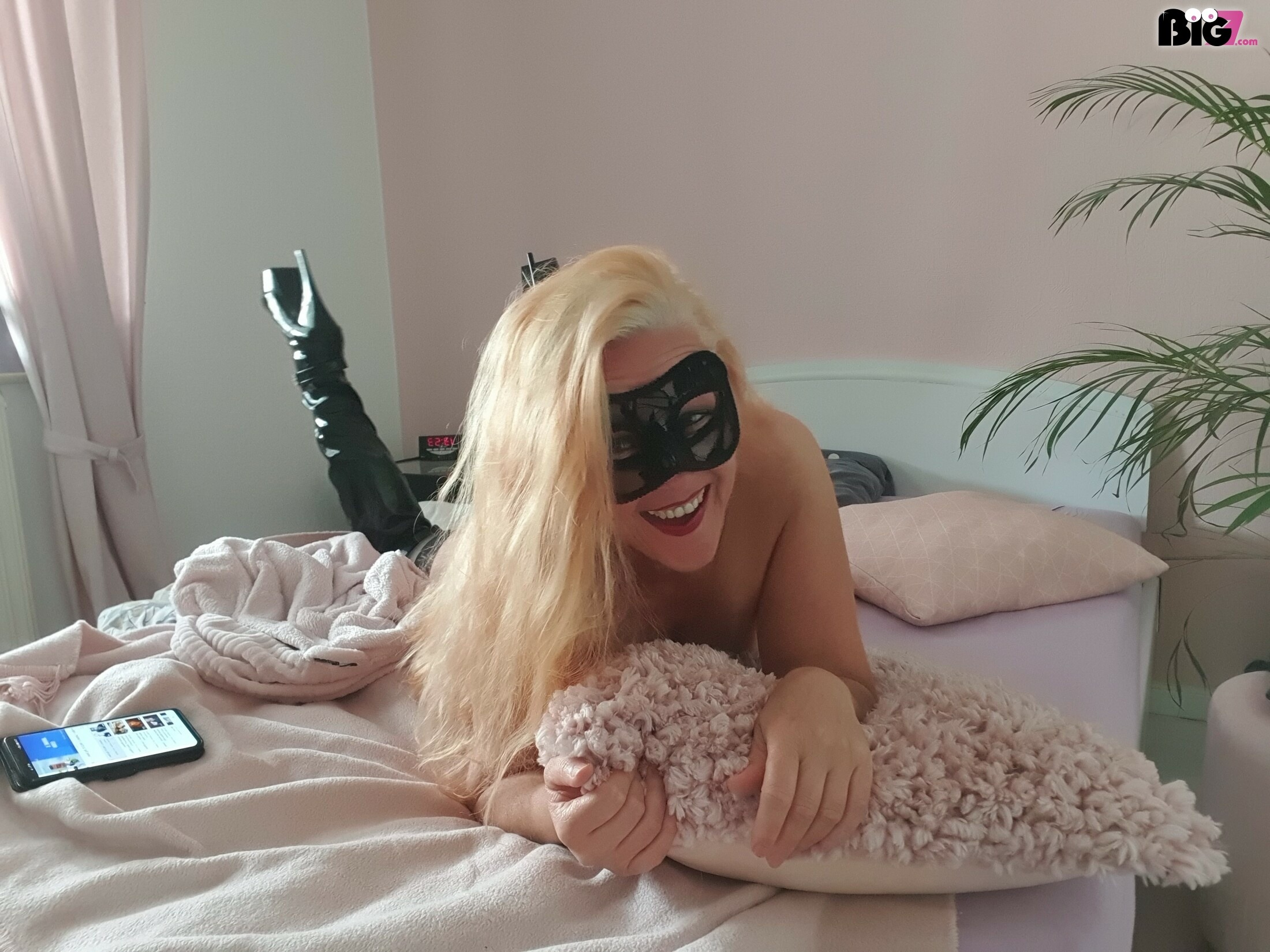 LadyIsabel - private Porno Darstellerin- 69, Girlfriendsex, Dirtytalk, Analsex, Zeigen in der Öffentlichkeit, Sexspielzeuge, Gegenstände einführen, Tittenfick, Gesichtsbesamung, Face-Sitting, Creampie, Große Brüste, Swingen, Rollenspiele, Dreier , Doppelte Penetrationen, Sex-Parties, High-Heels, Fuß-Fetisch, Lack,Leder, Latex, Natursekt aktiv, Entführungsspiele, Devote Rollen, Dominante Rollen, Demütigung, Partnererziehung, Fisting