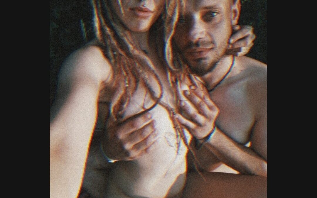 Zwei versaute junge Freaks die euch zeigen wollen was sie Zuhause so machen.