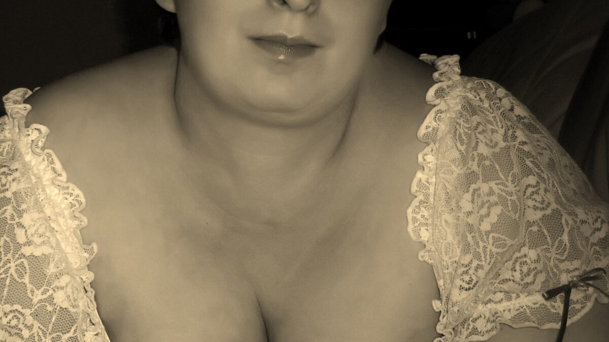Sunlight - private Porno Darstellerin- 69, Dirtytalk, Analsex, Ass to Mouth, Sexspielzeuge, Gegenstände einführen, Tittenfick, Deepthroating (Hardcore Blasen), Face-Sitting, Eier lecken, Creampie, Große Brüste, Rollenspiele, Dreier , High-Heels, Devote Rollen, Rasur