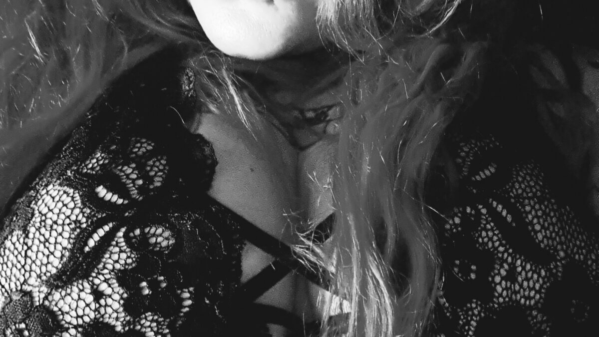 TattooedCurvy - private Porno Darstellerin- 69, Analsex, Sexspielzeuge, Tittenfick, Gesichtsbesamung, Face-Sitting, Eier lecken, Creampie, Große Schwänze, Rollenspiele