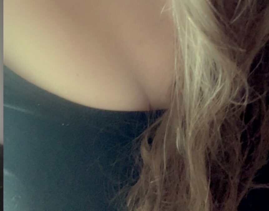 undercoverbitxh - private Porno Darstellerin- 69, Zeigen in der Öffentlichkeit, Sexspielzeuge, Tittenfick, Face-Sitting
