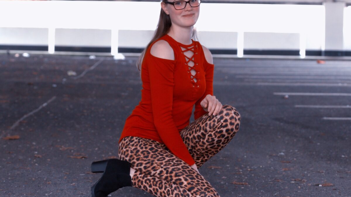 Bella-Klein - private Porno Darstellerin- 69, Girlfriendsex, Dirtytalk, Analsex, Zeigen in der Öffentlichkeit, Sexspielzeuge, Gesichtsbesamung, Eier lecken, Creampie, Interracial, Lesbische Spiele, Rollenspiele, Dreier , Doppelte Penetrationen, Nylon-Strapserotik, High-Heels, Lack,Leder, Latex, Natursekt aktiv, Devote Rollen, Dominante Rollen, Bondage, Spanking