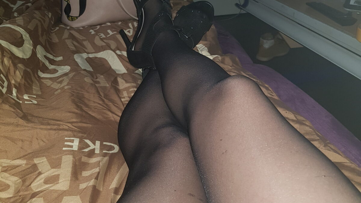 Primadonna8633 - private Porno Darstellerin- Dirtytalk, Tittenfick, Große Brüste, Nylon-Strapserotik, High-Heels, Fuß-Fetisch, Dominante Rollen, Keuschhaltung, Rasur, Versklavung aktiv , Versklavung passiv