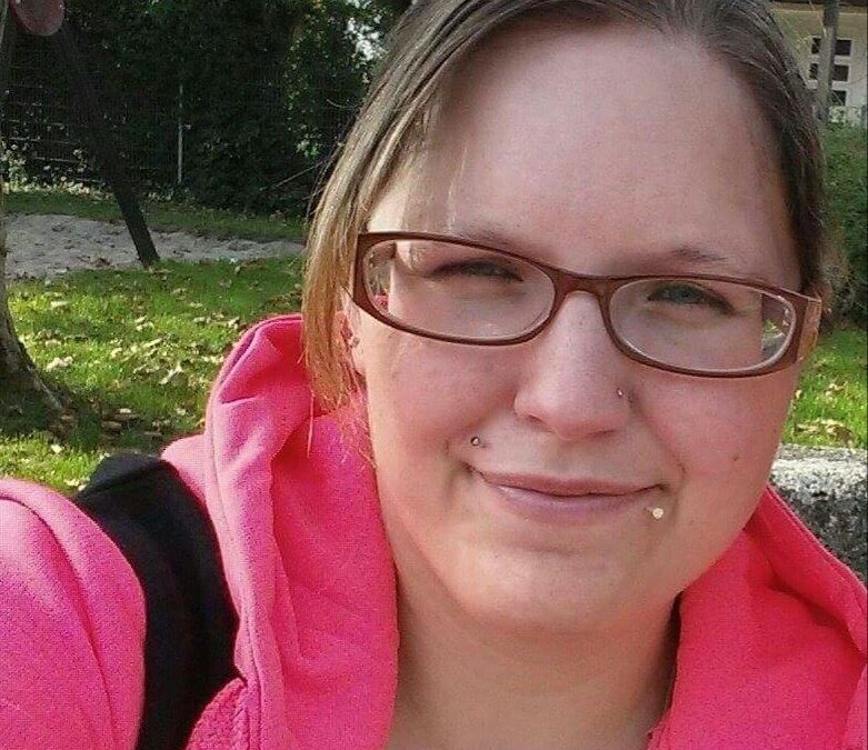 Mellegirl - private Porno Darstellerin- 69, Dirtytalk, Analsex, Zungen-Analsex aktiv, Anal-Dehnungen aktiv, Sexspielzeuge, Tittenfick, Massenbesamung / Bukkake, Rimming (Polecken), Gesichtsbesamung, Eier lecken, Große Brüste, Swingen, Rollenspiele