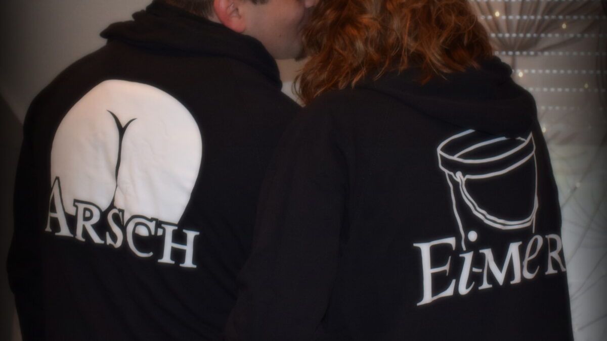 Wir sind noch ziemlich unerfahren hier,mal sehen was uns erwarten wird...Wir sind versaut und mögen eigentlich alles,aber vielleicht hast du die ein oder andere Idee oder einen Vorschlag was wir machen sollen?! melde dich gern bei uns...