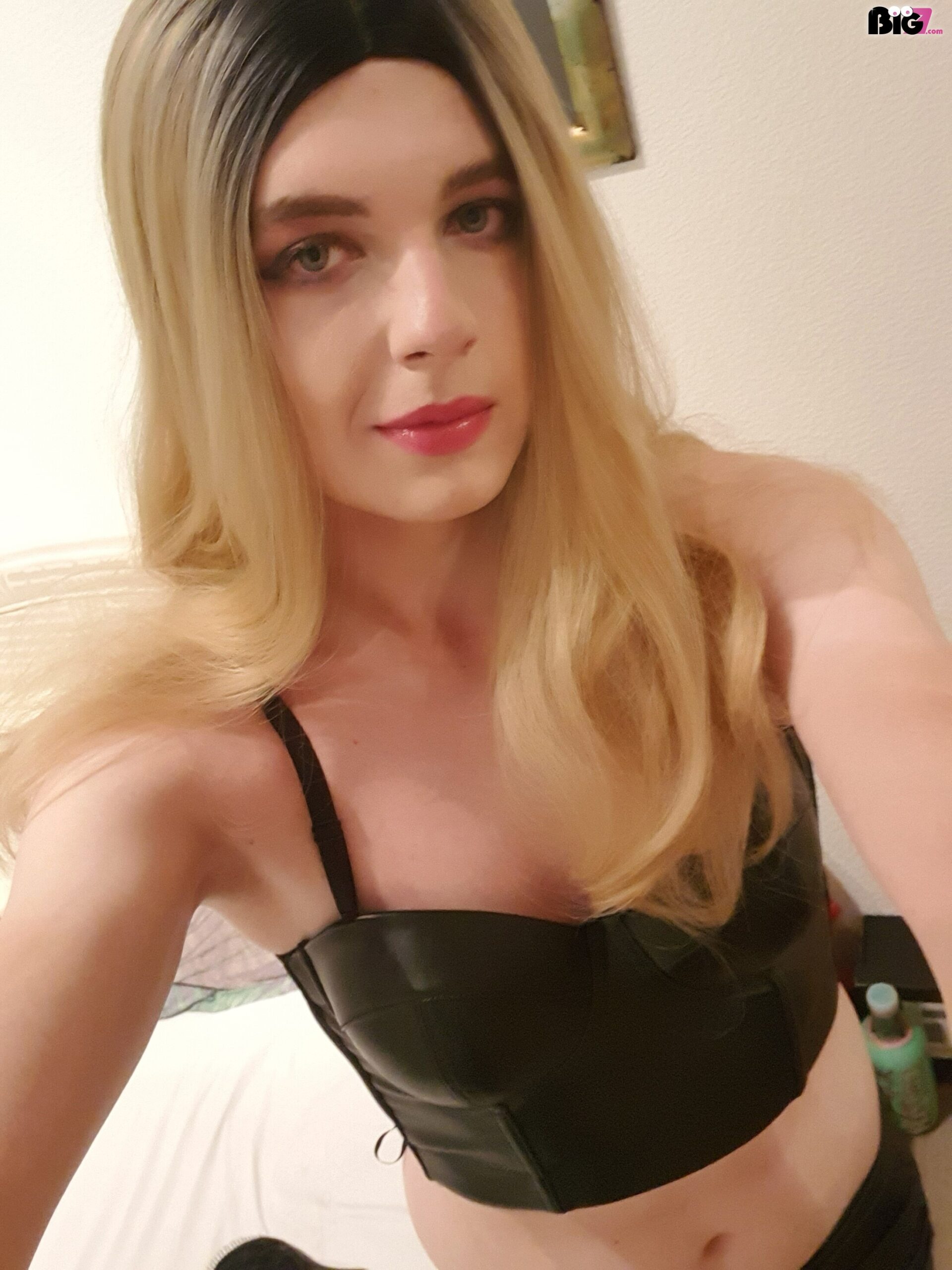 kleine versaute Sissy immer auf der Suche nach dem nächsten erotischen Abenteuer.

Ob dominant oder unterwürfig, ich gehe in beiden Rollen perfekt auf!!!

Meld dich bei mir wenn du Lust auf ein bisschen Spaß im Chat hast oder wer weiß, vielleicht auch mehr...