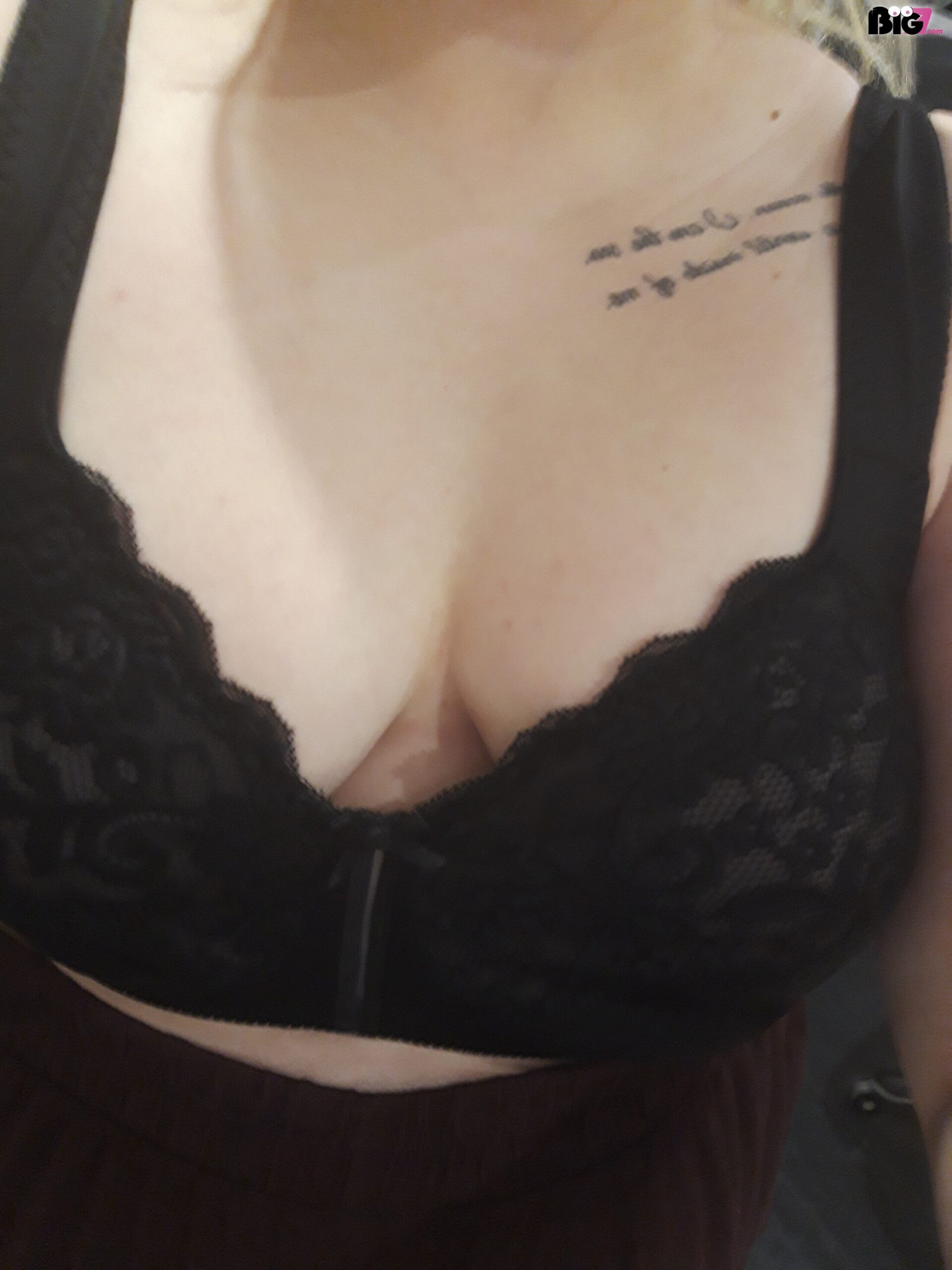 Flaire - private Porno Darstellerin- 69, Girlfriendsex, Dirtytalk, Analsex, Ass to Mouth, Zeigen in der Öffentlichkeit, Gegenstände einführen, Tittenfick, Massenbesamung / Bukkake, Gesichtsbesamung, Face-Sitting, Creampie, Interracial, Große Schwänze, Große Brüste, Lesbische Spiele, Swingen, Rollenspiele, Dreier , Doppelte Penetrationen, Gruppensex , Sex-Parties, Nylon-Strapserotik, High-Heels, Doktor-Spiele, Natursekt aktiv, Gothic, Wachs-Spiele, Entführungsspiele, Devote Rollen, Rohrstockerziehungen, Spanking, Vorführung
