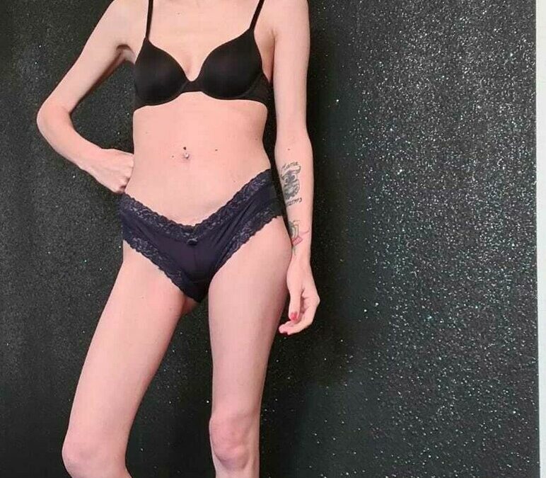 Hey ihr Lieben, ich bin 22jahre jung und wäre gerne für eure Verlangen und Fantasien offen!


Ich bin schlank, sehr offen sowie verspielt und versaut! Zeige gerne was ich zur Verfügung habe und natürlich für euch auch da ist und das in vollen Zügen :-* Wenn auch du Wünsche für Videos oder Bilder hast kannst du mir gerne eine Nachricht da lassen und werde für dich alles Erdenkliche in Bewegung setzen dass du Zufrieden bist und vielleicht mein Fan wirst und wir immer wieder im Austausch sind und somit beide unseren Spaß haben!



Gerne, schreiben keine Scheu und Keine Schüchternheit denn diese gibt es hier nicht! :-*Melde dich bei mir und wir werden etwas individuelles für dich finden!

Eure red-Skinny:-*