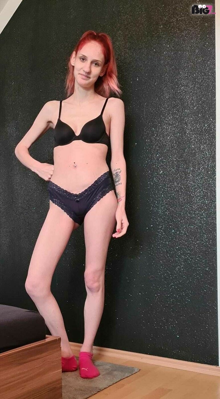 Red-Skinny - Red-Skinny Hey ihr Lieben, ich bin 22jahre jung und wäre gerne für eure Verlangen und Fantasien offen!
Ich bin schlank, sehr offen sowie verspielt und versaut! Zeige gerne was ich zur Verfügung habe und natürlich für euch auch da ist und das in vollen Zügen :-* Wenn auch du Wünsche für Videos oder Bilder hast kannst du mir gerne eine Nachricht da lassen und werde für dich alles Erdenkliche in Bewegung setzen dass du Zufrieden bist und vielleicht mein Fan wirst und wir immer wieder im Austausch sind und somit beide unseren Spaß haben!
Gerne, schreiben keine Scheu und Keine Schüchternheit denn diese gibt es hier nicht! :-*Melde dich bei mir und wir werden etwas individuelles für dich finden!
Eure red-Skinny:-*