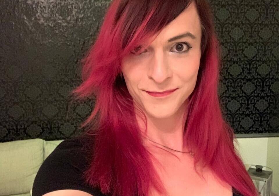 Hey ihr ich bin TS Julia Joy :) Ein nettes, bisexuelles TS Girl :)