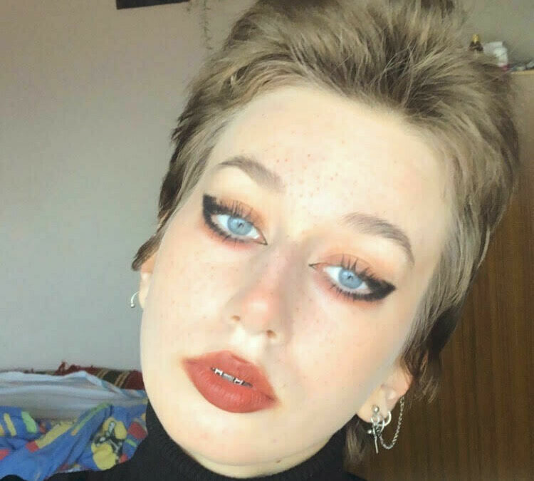 EmilyCrazy - Amateur Porno Darsteller
