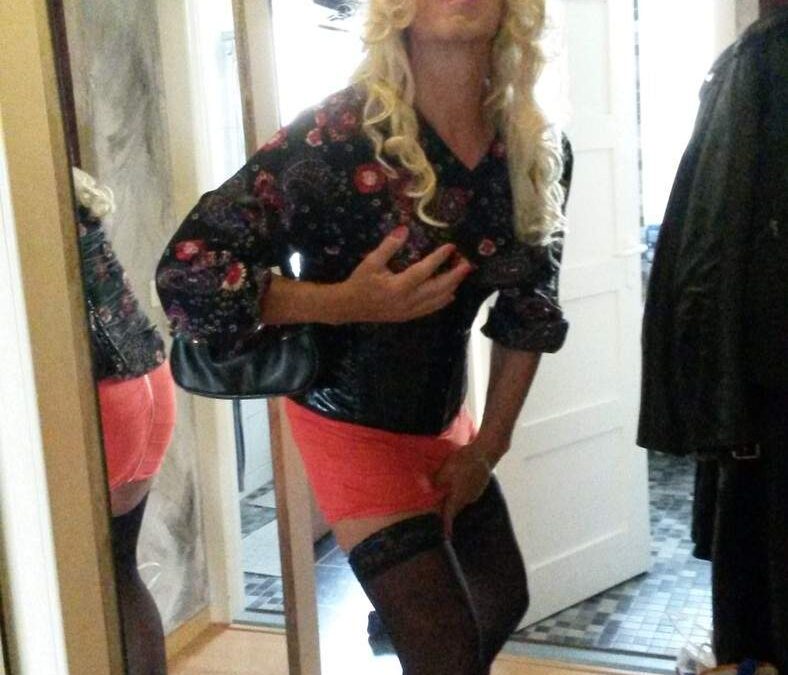 tvbernadette - private Porno Darstellerin- 69, Dirtytalk, Analsex, Sexspielzeuge, Gegenstände einführen, Massenbesamung / Bukkake, Deepthroating (Hardcore Blasen), Lesbische Spiele, Swingen, Rollenspiele, Dreier , Gruppensex , Sex-Parties, Nylon-Strapserotik, High-Heels, Lack,Leder, Latex, Natursekt aktiv, Maskenspiele, Dominante Rollen