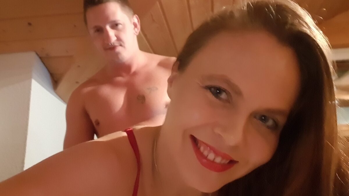 Herzlichen Glückwunsch,

du bist auf meinem Profil gelandet und wirst es sicher nicht bereuen, denn ich habe hier die heißesten Mädchen und kann dir erklären, wie du auch bei den frivolen Damen landen kannst.

Ich bin Damien "Taurus" Wild, lebe in München und bin 27 Jahre alt. Aber keine Sorge, Mädels kriegt man auch im höheren Alter rum, wenn nicht vielleicht sogar besser, wenn man weiß, wie man es anzustellen hat! Und dafür hast du ja jetzt mich!

Wenn du gespannt bist, wie du (d)eine Lady davon überzeugen kannst, deine Wünsche, Bedürfnisse und Fantasien zu erfüllen, dann schreib mir und ich werde dich in der Kunst der Verführung unterweisen.

Damien

P.S.: Bilder von meinen heißen Eroberungen bekommst du per Privatchat und wer weiß, vielleicht kannst du ja auch die ein oder andere von dir überzeugen. Ich stelle dann den Kontakt her.