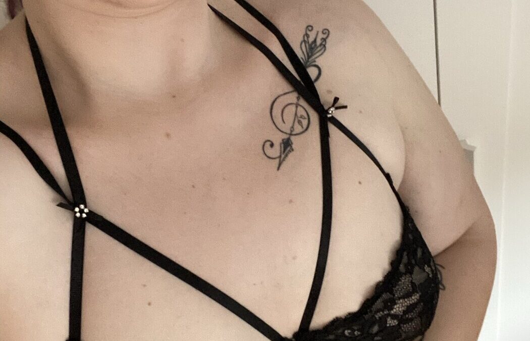 MagicMarie23 - private Porno Darstellerin- 69, Girlfriendsex, Dirtytalk, Analsex, Sexspielzeuge, Tittenfick, Massenbesamung / Bukkake, Deepthroating (Hardcore Blasen), Rimming (Polecken), Gesichtsbesamung, Face-Sitting, Eier lecken, Große Schwänze, Lesbische Spiele, Swingen, Rollenspiele, Dreier , Doppelte Penetrationen, Gruppensex , Nylon-Strapserotik, High-Heels, Lack,Leder, Latex, Maskenspiele, Bondage, Keuschhaltung, Verhöre