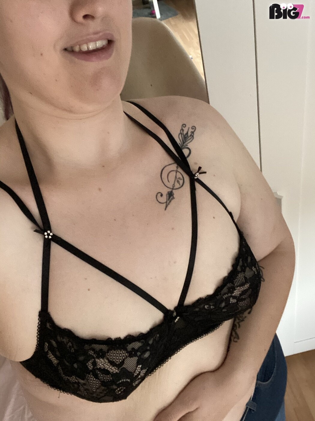 MagicMarie23 - private Porno Darstellerin- 69, Girlfriendsex, Dirtytalk, Analsex, Sexspielzeuge, Tittenfick, Massenbesamung / Bukkake, Deepthroating (Hardcore Blasen), Rimming (Polecken), Gesichtsbesamung, Face-Sitting, Eier lecken, Große Schwänze, Lesbische Spiele, Swingen, Rollenspiele, Dreier , Doppelte Penetrationen, Gruppensex , Nylon-Strapserotik, High-Heels, Lack,Leder, Latex, Maskenspiele, Bondage, Keuschhaltung, Verhöre
