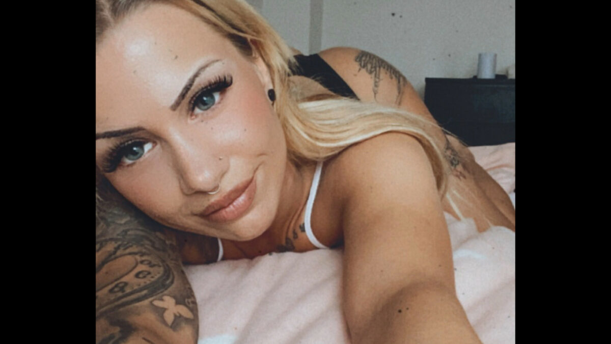 Nini-Nightmare - private Porno Darstellerin- 69, Girlfriendsex, Dirtytalk, Zeigen in der Öffentlichkeit, Gegenstände einführen, Tittenfick, Deepthroating (Hardcore Blasen), Eier lecken