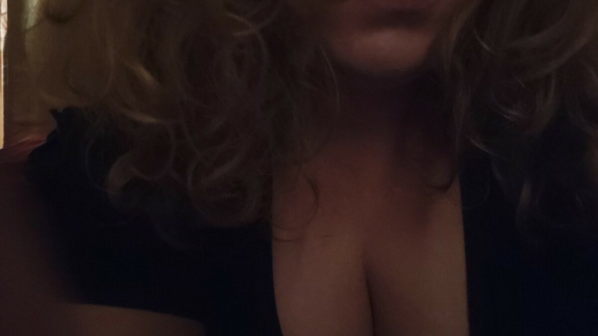 greeneyes85 - private Porno Darstellerin- 69, Dirtytalk, Analsex, Sexspielzeuge, Tittenfick, Deepthroating (Hardcore Blasen), Gesichtsbesamung, Eier lecken, Rollenspiele, Fuß-Fetisch, Maskenspiele, Entführungsspiele, Dominante Rollen
