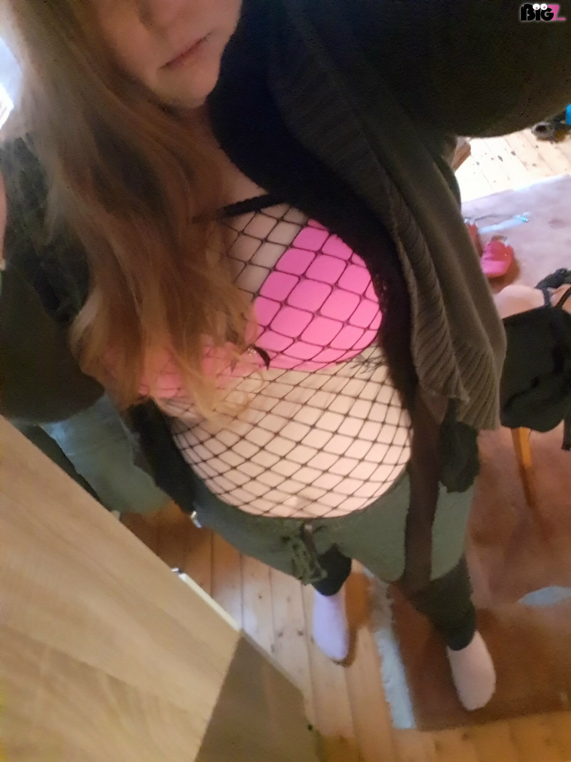 Scherem - private Porno Darstellerin- 69, Girlfriendsex, Dirtytalk, Sexspielzeuge, Gegenstände einführen, Tittenfick, Deepthroating (Hardcore Blasen), Face-Sitting, Eier lecken, Große Schwänze, Dreier , Rasur