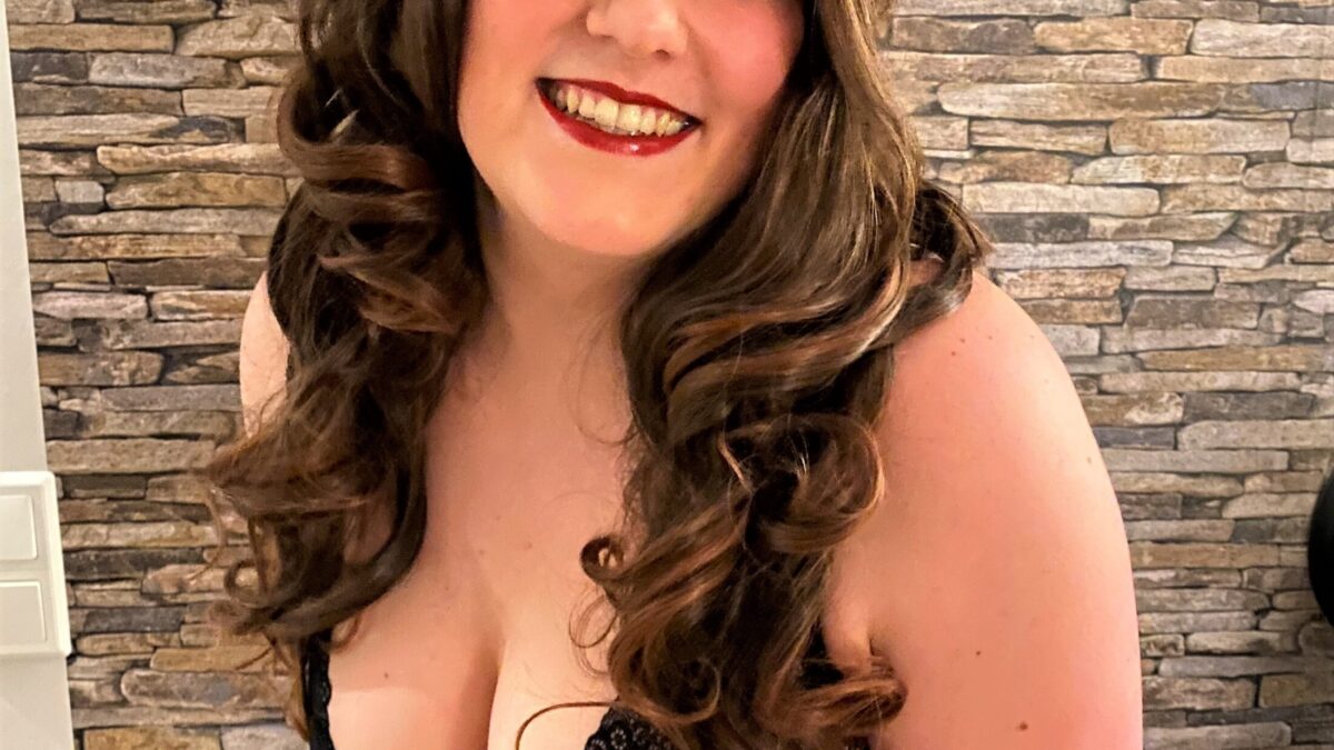 CurvyBrapunzel - Amateur Porno Darsteller