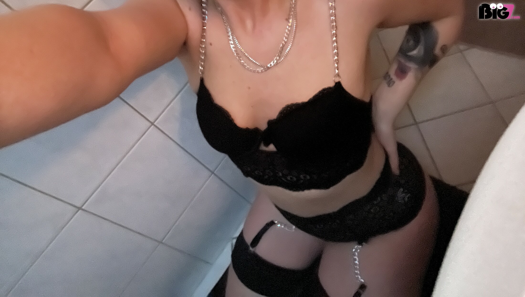 o 9b3e86427b74067a881612983aadc0ff - Jesmina