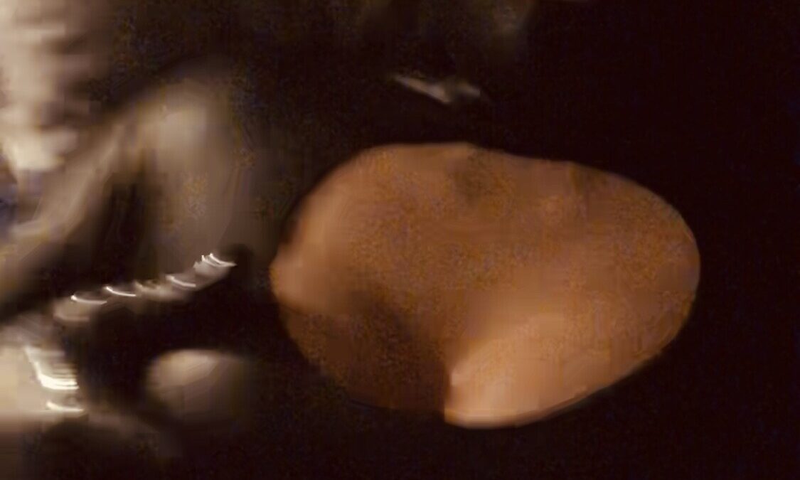 Jung und sportlich und für jede Art von versautem Zeug zu haben. Bilder und Videos für andere zu machen ist eine große Leidenschaft von mir.