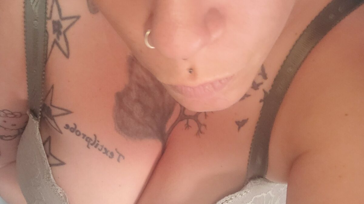 Molligefrau - private Porno Darstellerin- 69, Dirtytalk, Zeigen in der Öffentlichkeit, Sexspielzeuge, Tittenfick, Face-Sitting, Eier lecken, Große Schwänze, Große Brüste, Demütigung, Spanking, Keuschhaltung, Versklavung aktiv , Fisting