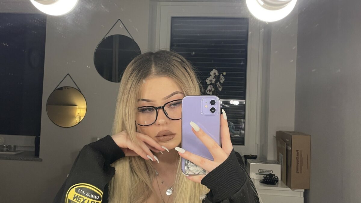 KaylaMiller - private Porno Darstellerin- 69, Girlfriendsex, Dirtytalk, Analsex, Zeigen in der Öffentlichkeit, Sexspielzeuge, Gegenstände einführen, Tittenfick, Deepthroating (Hardcore Blasen), Gesichtsbesamung, Face-Sitting, Interracial, Rollenspiele, Dreier , Gruppensex , Nylon-Strapserotik, Fuß-Fetisch, Doktor-Spiele, Devote Rollen, Bondage, Spanking