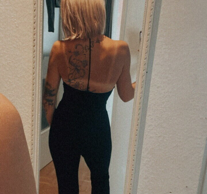 Ich bin eine heiße devote Frau, auf der Suche nach einem extremen dominanten Mann, der mir so richtig zeigt wo es lang geht.