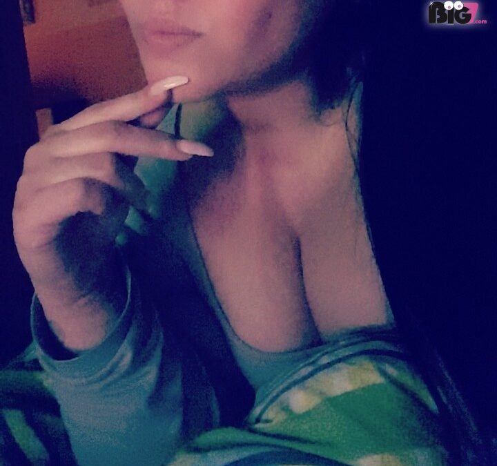 Lexxideepthroat - Amateur Porno Darsteller