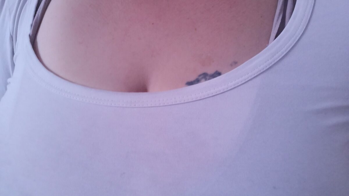 Ich bin 37 Jahre alt und versuche dem Alltag zu entkommen indem ich meine dreckigsten Fantasien mit euch teilen kann

Traut euch mir zu schreiben ich beiße nicht.....
oder doch &#xd83e;&#xdd14;