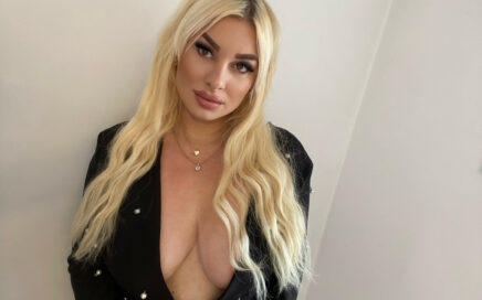 Luxuriaa - private Porno Darstellerin-