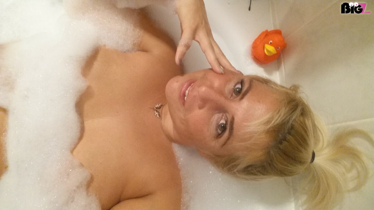 LittleLady37 - Amateur Porno Darsteller